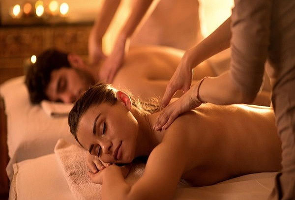 Day Spa 2 hrs para Dos: Masaje Relajante, Vino + Regalo 