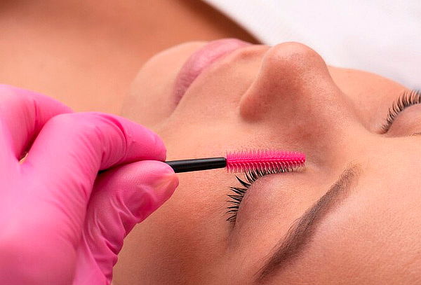 Lash Lifting de Pestañas + Diseño de Cejas 