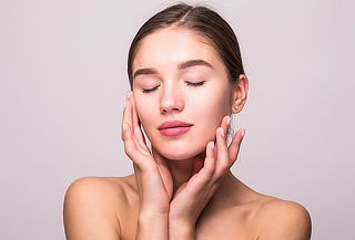 Microneedling Facial con PDRN de Salmón + Ozono y Peeling 