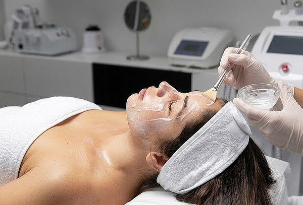 Facial Premium Efecto Botulínico + Masaje Craneofacial 