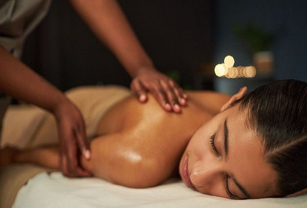 Day Spa 2 hrs para Dos: Masaje Relajante, Vino + Regalo 