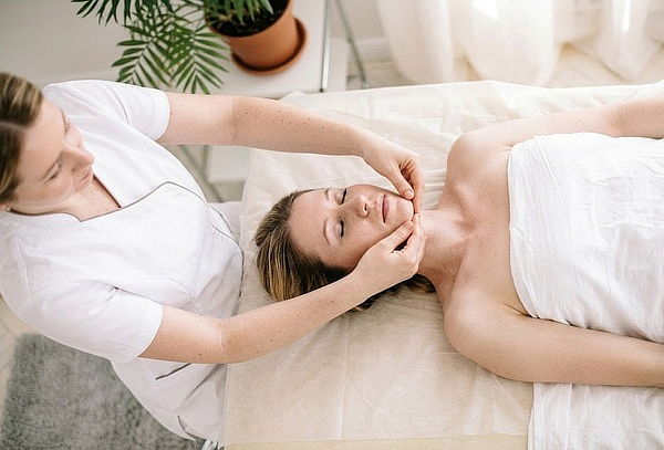 Masaje Craneofacial Relajante + Aromaterapia + Tisana