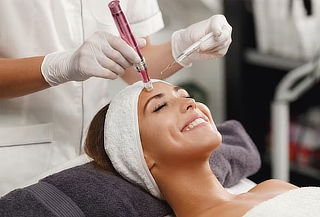 Dermapen con activos aclarantes de ácido hialurónico 