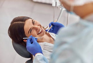 Remoción Manchas y Cálculos Dentales con Ultrasonido 