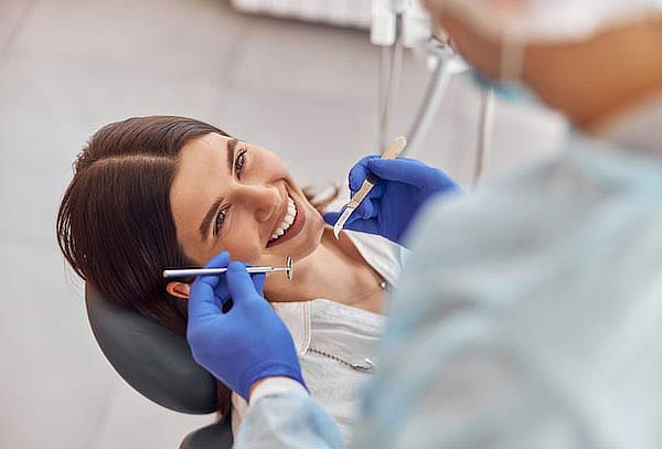 Remoción Manchas y Cálculos Dentales con Ultrasonido 