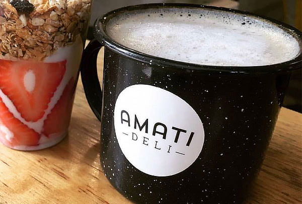 1, 2 ó 4 Cafés grandes ó Frappes a Elegir en Amati Deli