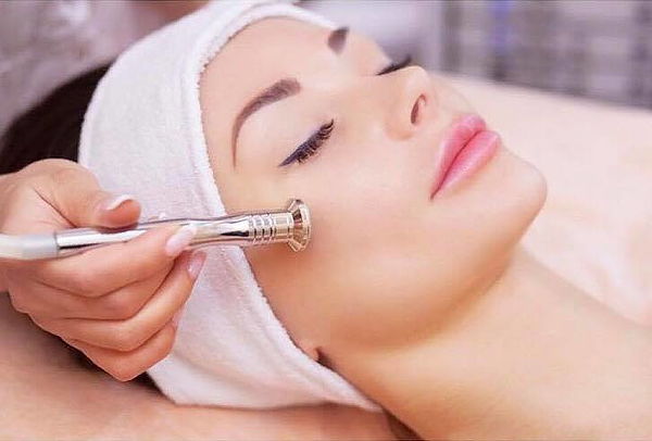 Microdermoabrasión + Mascarilla Rejuvenecedora y Más