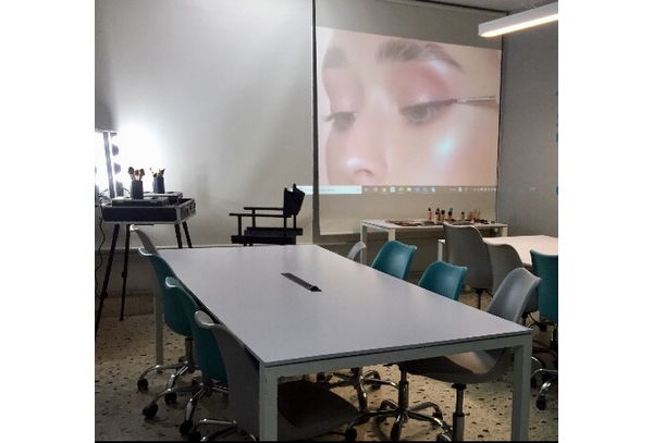 Curso teórico de automaquillaje 1hr en aula 