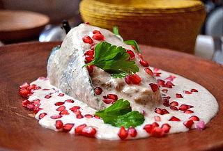 Chiles en Nogada + Refresco Refil para 2 ¡Platillo Patrio!