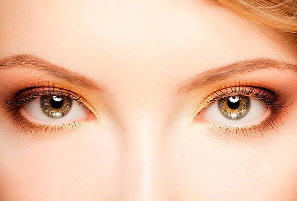 Corrige párpados con blefaroplastia