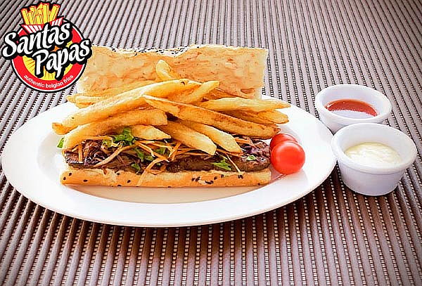 2 sandwiches Mitraillette + 2 Bebidas a elegir Santas Papas