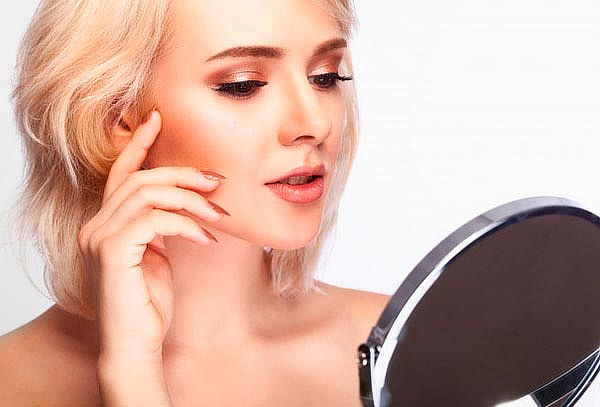 Microblading pelo a pelo en ceja 