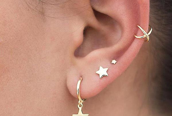 Perforaciones en oreja con pistola en Afrodita
