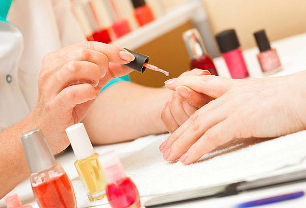 2x1 en Manicure con Gelish ¡Luce unas uñas a color!
