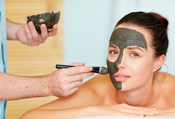 Peel Médico: Sesión de láser + Mascarilla de carbón activado