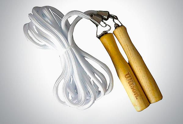 Cuerda para saltar Wilson con mango de madera