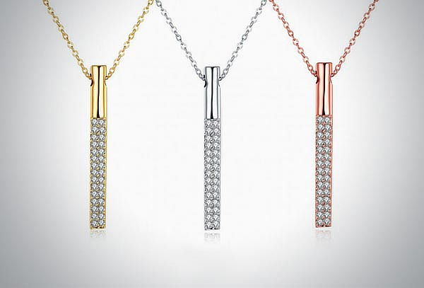 Dije Tribeca en color a elegir ¡Incrustaciones de cristal! 