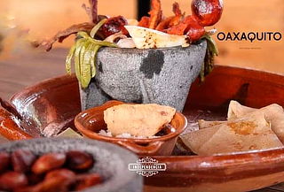 Molcajete con Sabor a elegir + Bebida en Oaxaquito ¡2 Suc!