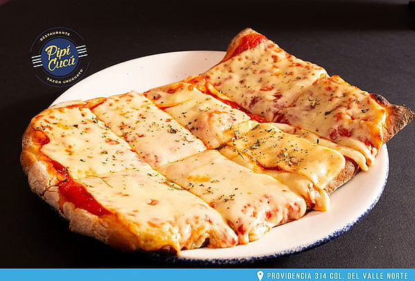 Disfruta de medio metro de Pizza  + Jarra de Clericot para 2