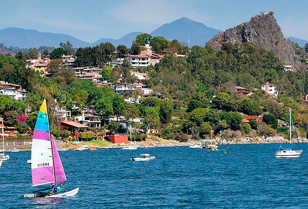 VALLE DE BRAVO 3D/2N, yate, Mariposa y Cascadas FIN DE AÑO