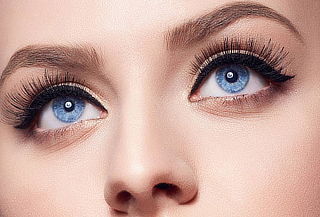 Pestañas de Mink con Volumen Ruso en Sunset Spa