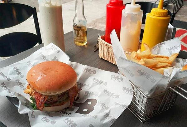 2 Hamburguesas Angus en The B 4 Sucursales