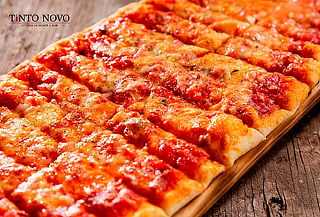 Pizza Uruguaya + Jarra de Clericot para 2