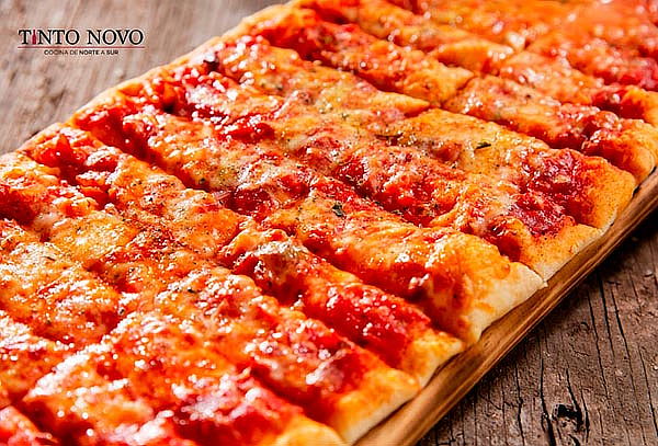 Pizza Uruguaya + Jarra de Clericot para 2