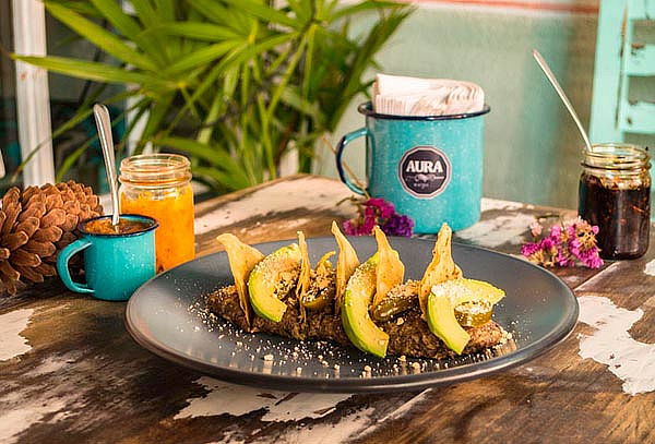 Para 2 Menú 3 tiempos con entrada + especialidad  + postre 
