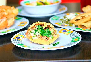 Brunch a la mesa + Bebida para 2 + REGALO