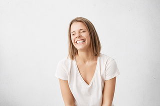 Blanqueamiento Dental Laser + Restauración con Resinas 