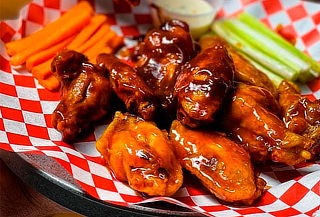 Alitas en SnackyBurger para 1,2 o 4 personas + papas o aros