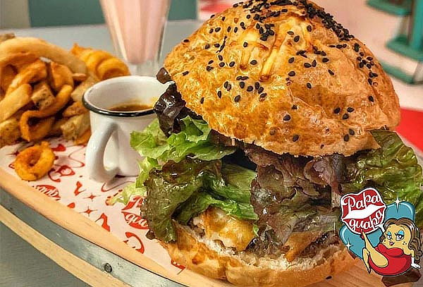 2 Hamburguesas c/papas fritas + 2 bebidas ¡Papa Guapa!