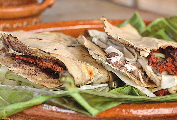 Tlayuda de sabor a elegir + 1 bebida en Oaxaquito ¡4 suc!