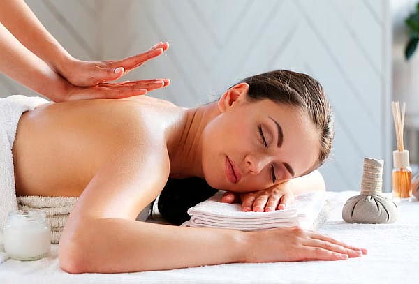 2 horas Day spa de Lujo en Je Premier:Masaje,envoltura y más