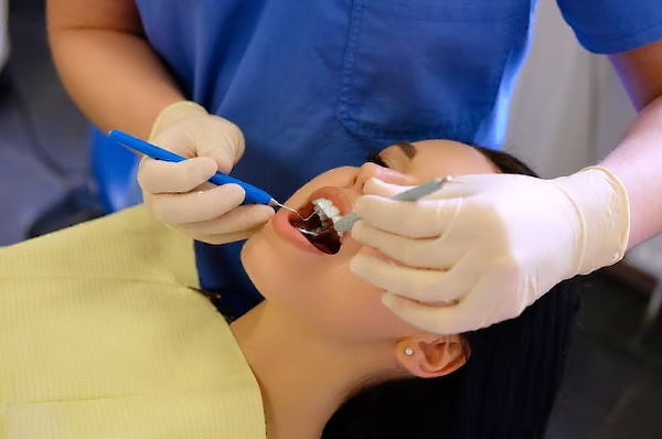 Consulta + Limpieza Dental + 4 Resinas