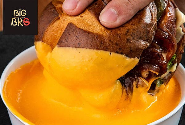 2 Hamburguesas + 2 Porciones de Papas + Dip 