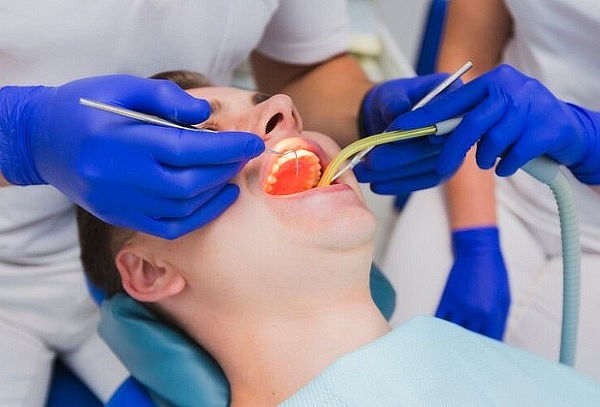 4 curaciones con resina 3M + Limpieza + Odontograma