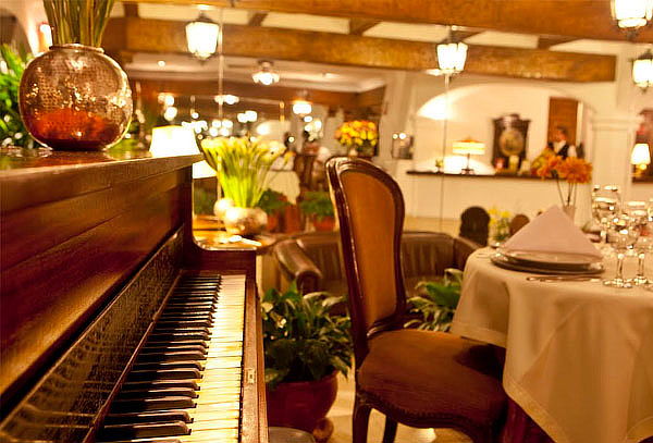 Buffet Desayuno: Frutas, Jugos, Snacks y Platos Calientes