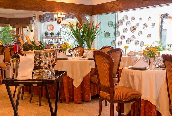 Buffet Desayuno: Frutas, Jugos, Snacks y Platos Calientes