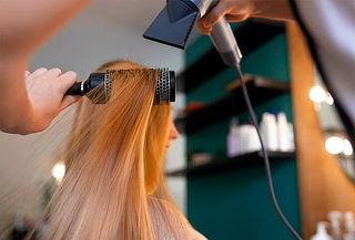 PRECIO ESPECIAL:Corte + Planchado/Cepillado + Manicure y Más