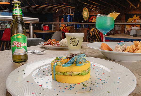 Almuerzo Romántico en Rock and Pez: Platos Fondo + Tragos.