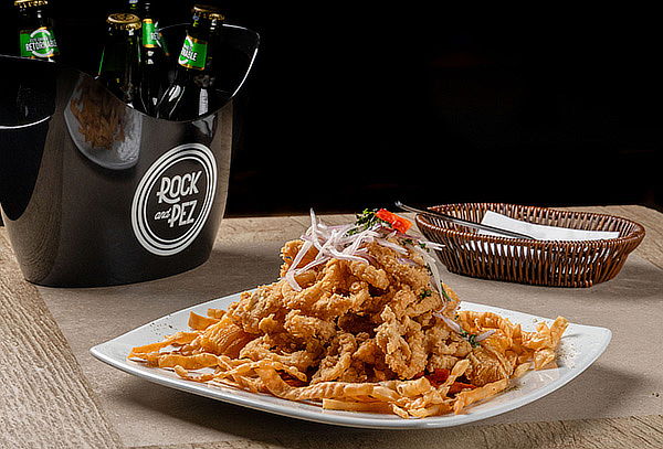Almuerzo Romántico en Rock and Pez: Platos Fondo + Tragos.