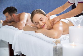 2x1 90 Minutos: Masaje Relajante + Limpieza Facial Profunda