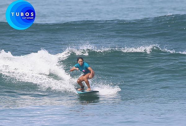 Clase de Surf 1 Hora y Media + Equipo + Seguro y Más en TSS 