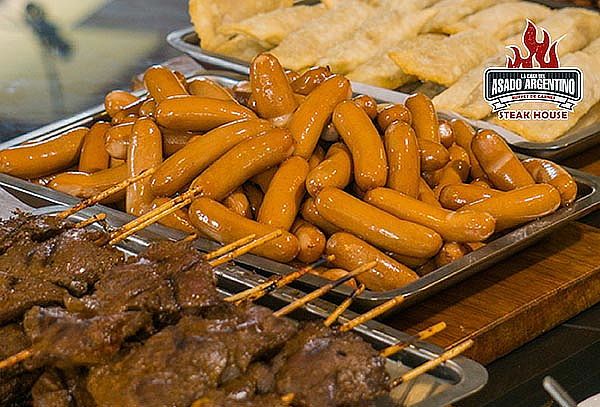  2 Buffets de Carnes a la Parrilla + Buffet Criollo y Más