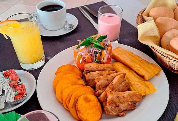 Desayuno buffet en Epiqus hotel - Miraflores