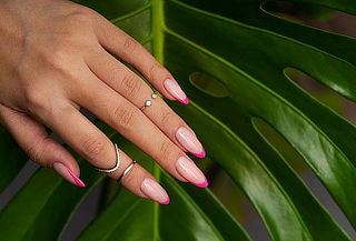 Uñas Acrigel Talla 4 con Francesa + 1 Diseño en Monas Spa