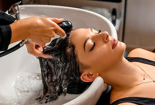 ¡Bótox capilar + Corte de puntas + Gotas de cristal!