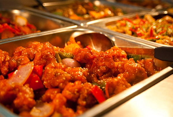 BUFFET INTERNACIONAL: Almuerzo ó Cena Bailable